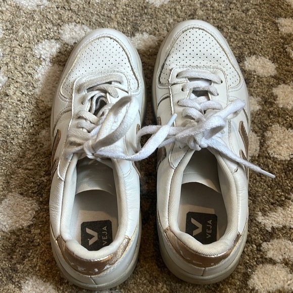 Veja Gold Sneakers Women Size 6 - Picture 3 of 12